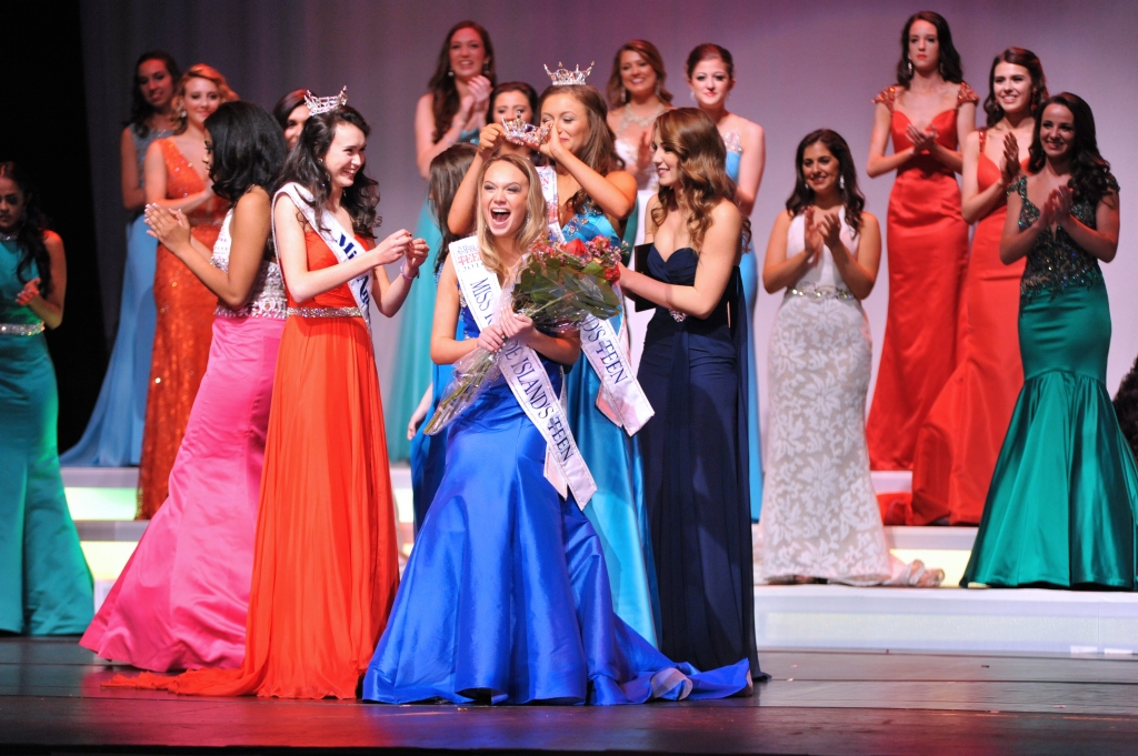 Kate DePetro, a 16 year old student at East Greenwich High School, is crowned Miss Rhode Island's Outstanding Teen. (photo: Daniel Gagnon)